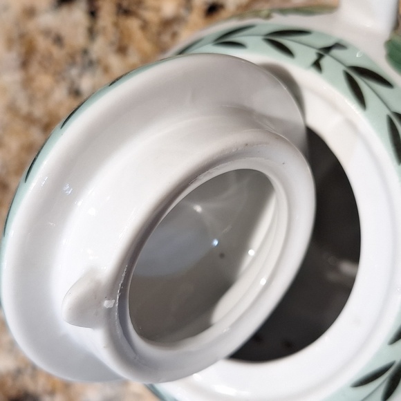 Imperial Fine Porcelain Tea Pot - Picture 8 of 9